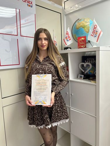 Бученкова Елизавета, выпускница магистратуры направления подготовки «Туризм» с заслуженной наградой