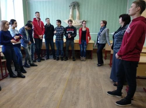 студенты группы ТБО-18 СКД-БО-17 распределяют ролли для выполнения поставленных задач