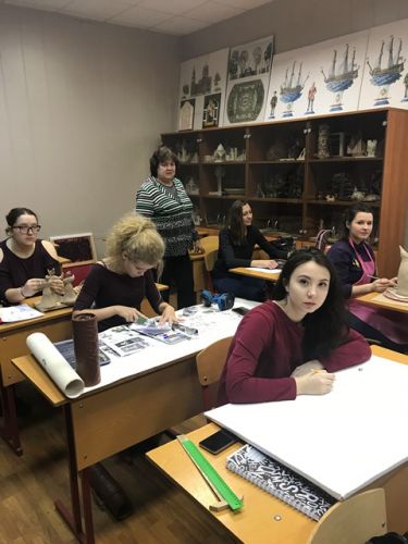 Студенты 4 курса ДПИНП на занятиях по дисциплине Проектирование