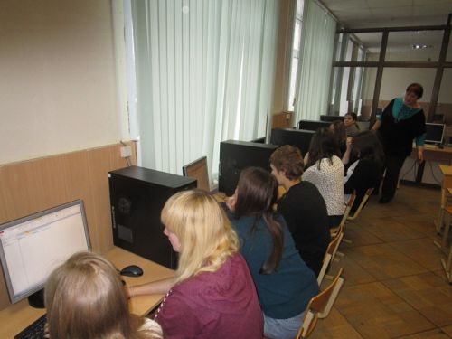 Занятие в группе Т-2 ведет преподаватель Цеханович О.М