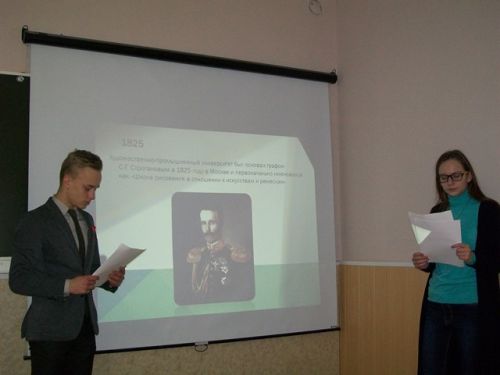 Даниил Учитель оппонирует исследовательский проект Галины Васениной