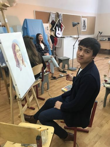 Бабашов Данияр на учебных занятиях по дисциплине Академическая живопись