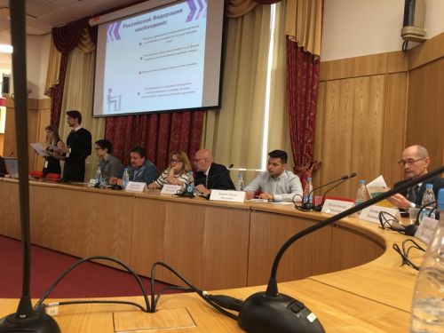 Выступают руководители антикоррупционного движения