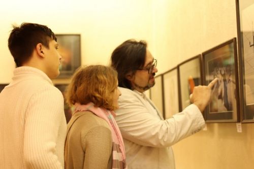 студенты 2 курса специальности Народное художественное творчество с преподавателем А. В. Вороновым посетили студию Shiboomi и познакомились с фотографом Сергеем Спириным 2019 г.