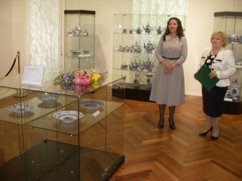 открытие выставки. Слева И.В. Коршунова и директор Подольского музея