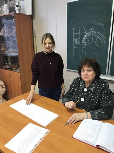 Доцент кафедры ДПИ Г.П. Московская и студентка 3 курса ДПИНП Алена Смирнова