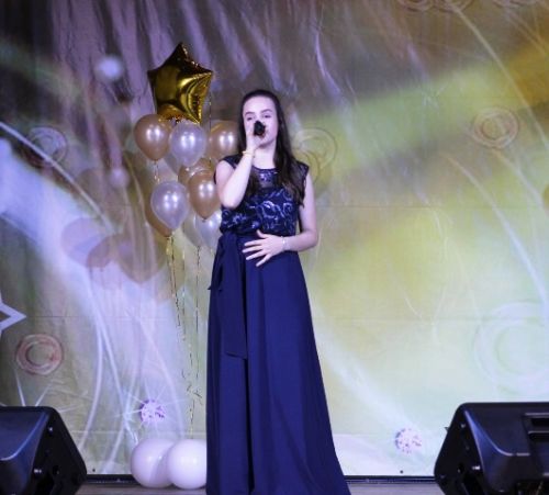 Выступление Екатерины Жарниковой на вокальном конкурсе Галактика Гжель
