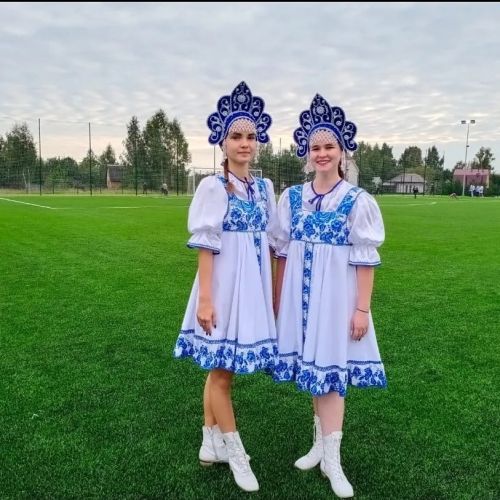 Скляр Диана студентка НХТ-О-19 и Барышникова Мария студенька НХТ-О-17 в пос. Электроизолятор ( МКУ ТУ Новохаритоновское) на
