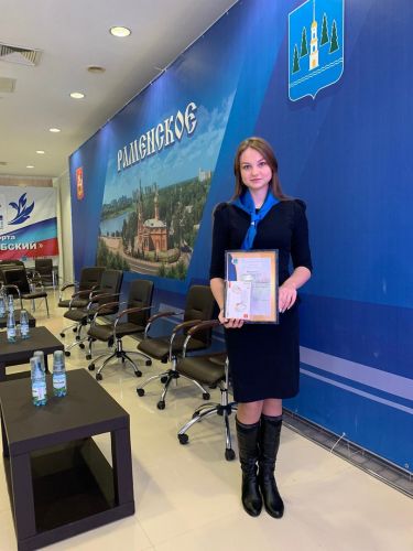 Насырова Алина студентка НХТ-О-19 во время награждения отличников и активистов в ДК Борисоглебовский 2021 год
