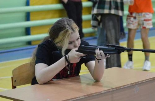 Журкова Дарья во время первенства ГГУ по стрельбе