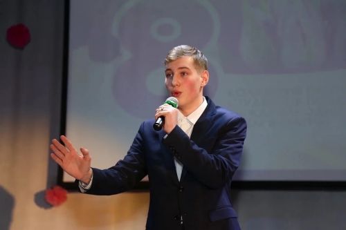 oeVP0f9izwA Large