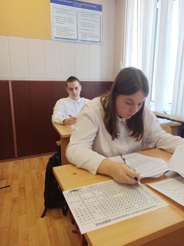 YR9r4PW5iwA