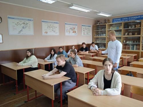 Выступает Лапшин