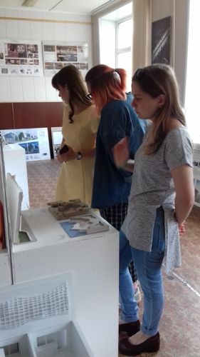 студенты отделений колледжа на выставке