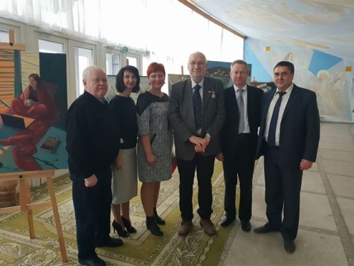 1. Зав. отделом международных связей Н.В. Баркалова и зам. директора колледжа В.М. Коновалова в гимназии-колледже искусств им. И. О. Ахремчика (Беларусь) - 2018