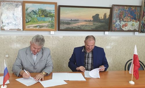 Подписание договора о сотрудничестве между ГГУ и Варшавской высшей школой бизнеса (на фото ректор ГГУ Б.В. Илькевич и учредитель Варшавской школы) Петр Яцек Розвадовски - 2019