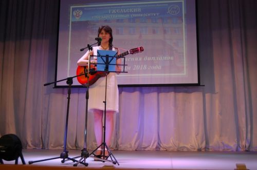 В.С.Лёвина с ответным словом от выпускников
