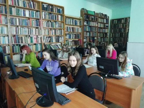 Студенты 3 курса мпециальности Туризм на занятии
