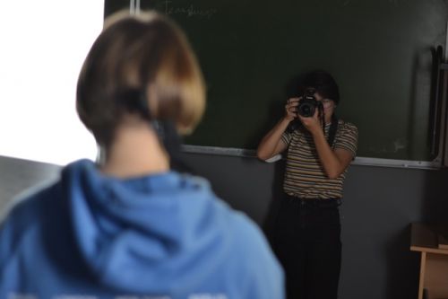 Набиева Аделина студентка группы НХТ-О-19 в качестве фотографа на практическом занятин