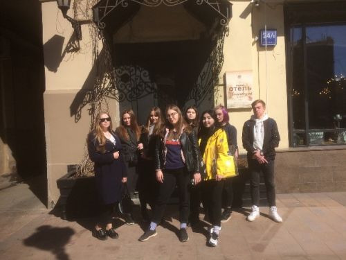 вход в отель Чайковский