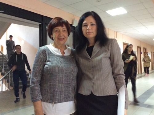 Фото 3 - Слева направо Председатель Красного Креста Раменского района - Перегудова Татьяна Александровна и Декан ф-та экономики и управления - Борисова Оксана Васильевна