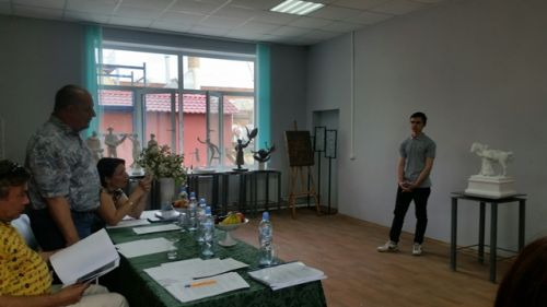 2 Выступает председатель экзаменационной комиссии Вахромеев В.В. Защищается Осипенко Вадим с работой В степи