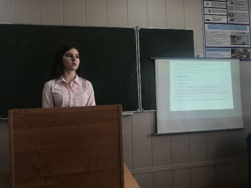 Кошелева Ольша во время защиты курсовой работы