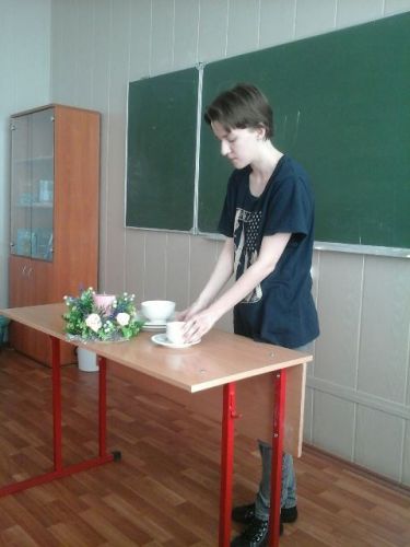 Ю. Поцелуева - сервировка с цветочной композицией