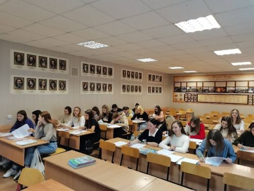 Студенты группы Т-О-21 в ходе написания ВПР по математике