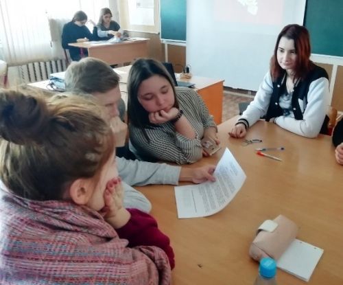 Команда Кактусы выполняет задание
