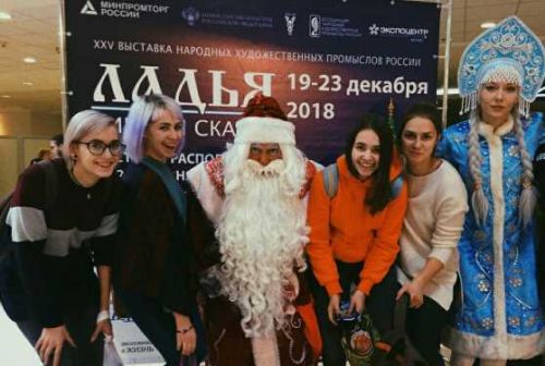 Студенты группы НХК-БО-18 на выставке-ярмарке