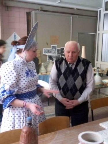 Вячеслав Николаевич знакомится с производством учебно - производственных мастерских университета