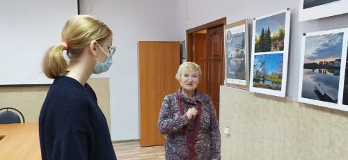 Жданова С.Н. рассказывает студентам о выставке