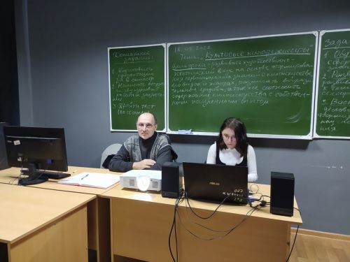 преподаватель Боботов Р.А и студентка 3 курса Набиева Аделина