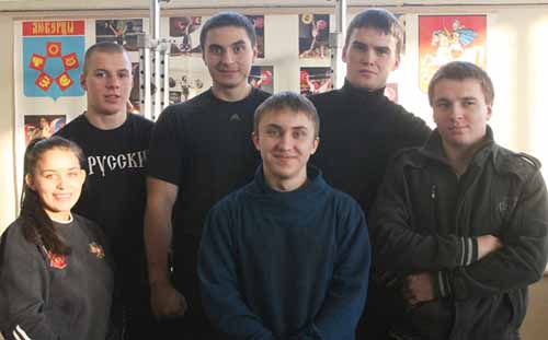 Илья Шабанов, Родион Аниброев, Илья Водорезов, Тихон Сомов, Виктор Панакшев с тренером-преподавателем мастером спорта международного класса В. В. Овчинниковой.