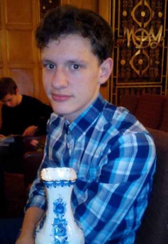 В подарок ___ любимая гжель! Илья Формалин победил в номинации __Декоративно-прикладное искусство__